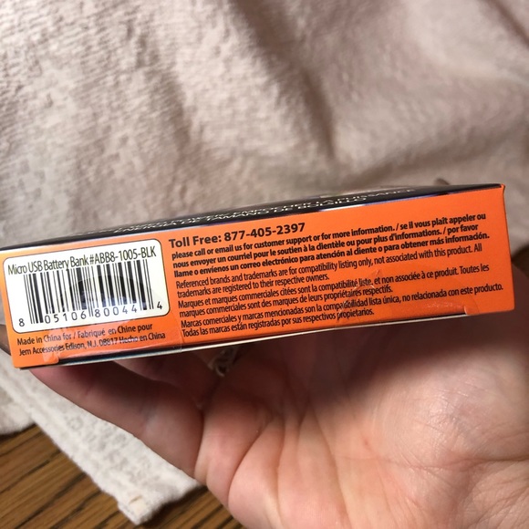 ArmorAll micro USB keychain battery bank with carabiner pocket sized power bank - Picture 5 of 7